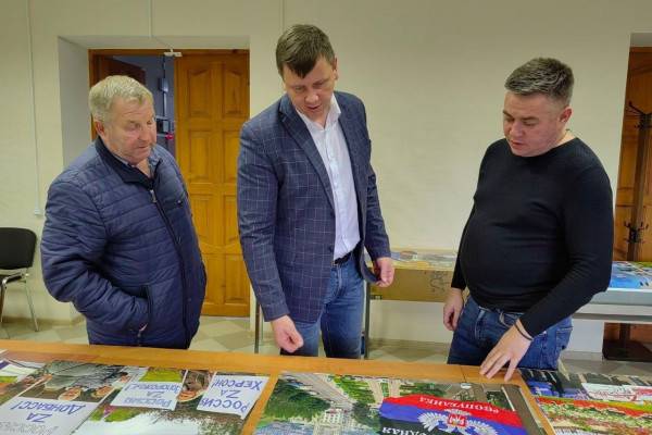 Сенатор Артём Малащенков передал музею в Магалинщине привезенные из зоны СВО свидетельства нацистского режима