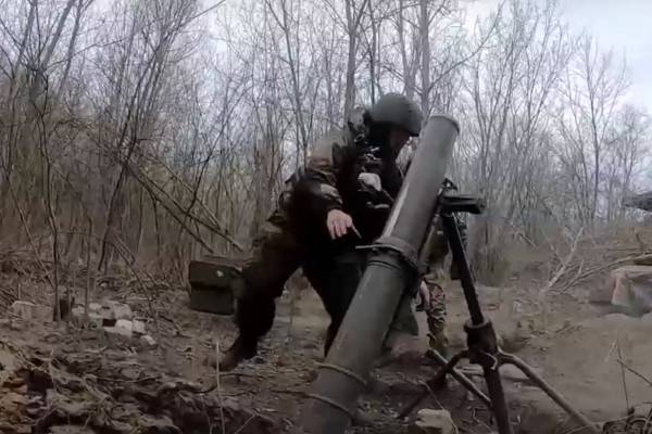 Военнослужащие ЦВО минометом «Сани» уничтожили опорный пункт ВСУ