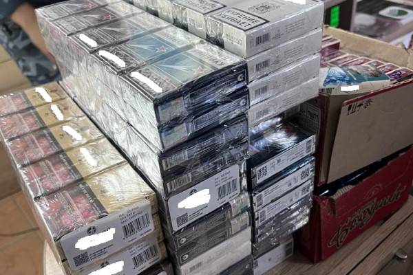 В Смоленске полицейские изъяли около 1000 пачек немаркированных сигарет В Смоленске полицейские изъяли около 1000 пачек немаркированных сигарет