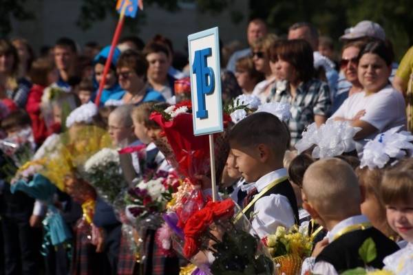 Василий Анохин поздравил смолян с Днём знаний Василий Анохин поздравил смолян с Днём знаний