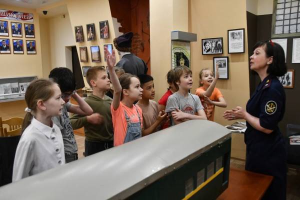 В Смоленским школьникам рассказали об особенностях работы уголовно-исполнительной системы