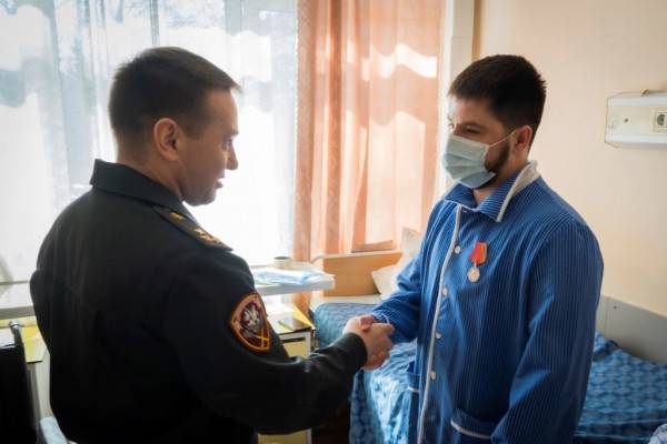 Заместитель командующего Центральным округом Росгвардии вручил государственную награду спецназовцу из Смоленска Заместитель командующего Центральным округом Росгвардии вручил государственную награду спецназовцу из Смоленска