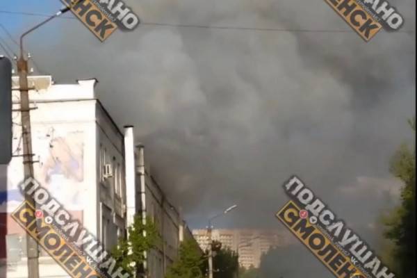 В Смоленске горит чулочная фабрика на улице Соболева   