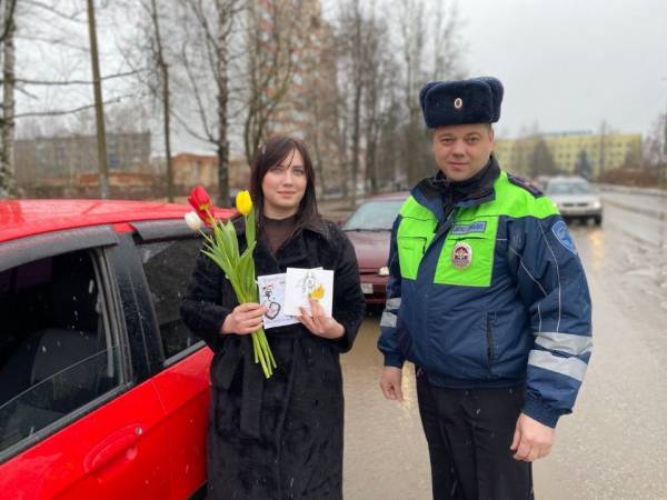 Подарок для автоледи от ГИБДД Рославля