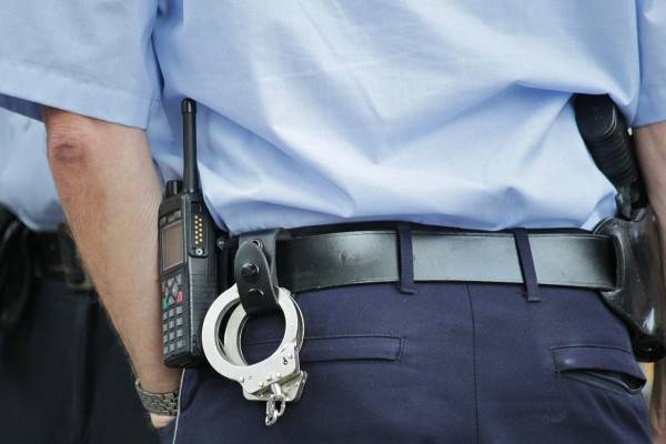 В Ярцеве задержали подозреваемого в угоне автомобиля В Ярцеве задержали подозреваемого в угоне автомобиля