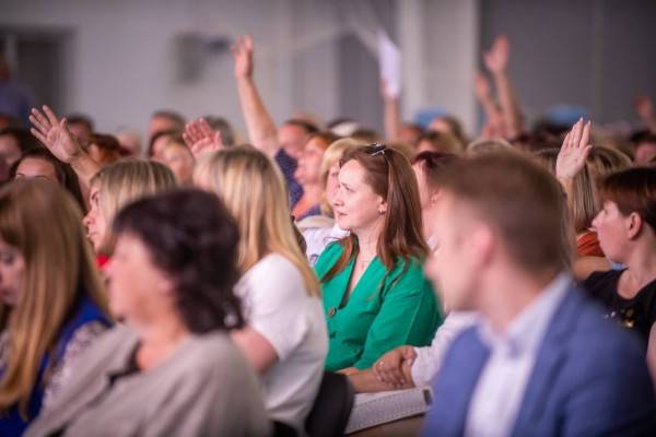 Более 400 жителей обсудили насущные вопросы развития Смоленского района