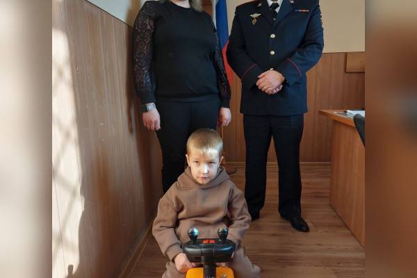 Начальник ЛО МВД России на станции Смоленск принял участие во Всероссийской акции «Ёлка желаний»