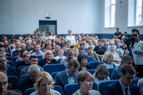 Василий Анохин подвёл итоги встречи с жителями Новодугинского района