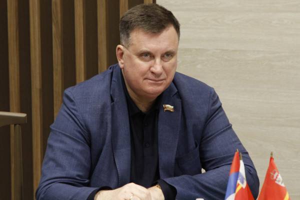 Предcедатель Cмоленcкого горсовета поздравил воинов-десантников, ветеранов ВДВ с праздником