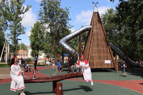 Жители Сычёвки встретили сразу три праздника. Один из них - открытие современного «Парка Сыча»