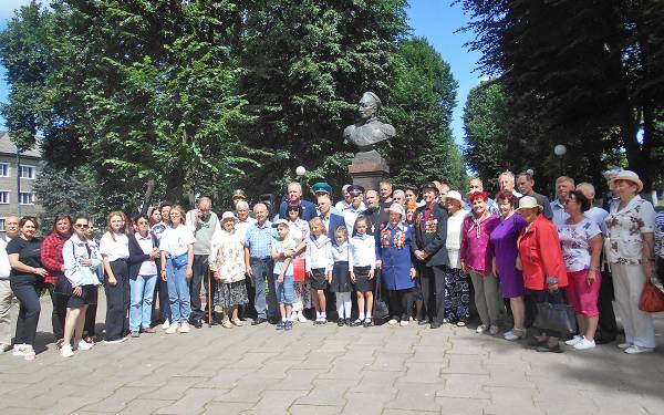 Торжественный митинг у памятника П.С. Нахимову: «Гордость русского флота»