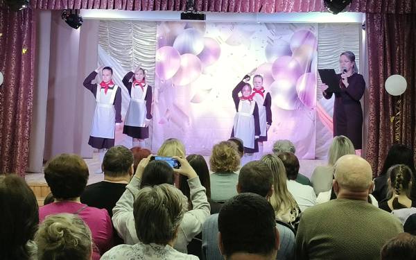 Творческий юбилей и День матери в Доме детского творчества