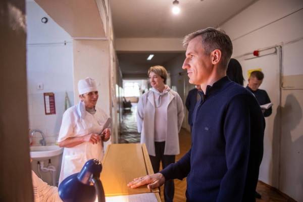 По решению главы региона на ремонт хирургического корпуса ЦРБ в Духовщине выделят 3 млн рублей