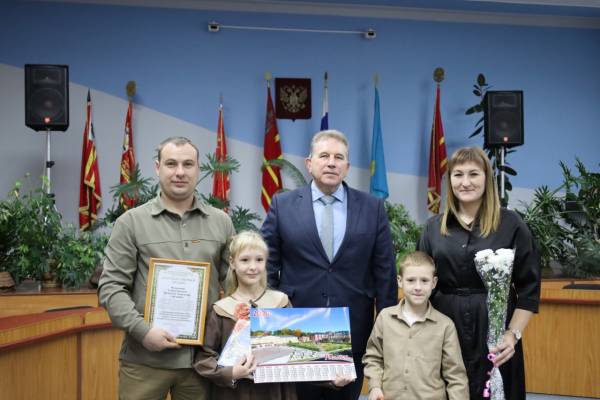 Чествование героев спорта и семейных ценностей в Рославле