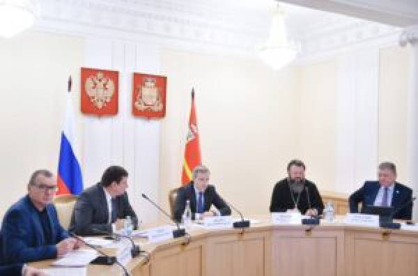 Губернатор Василий Анохин провел заседание оргкомитета по празднованию 80-летия Великой Победы Губернатор Василий Анохин провел заседание оргкомитета по празднованию 80-летия Великой Победы