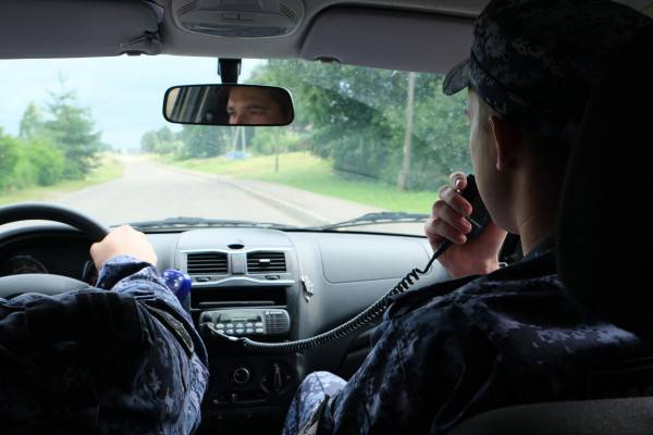 В Смоленской области росгвардейцы задержали находящегося в розыске мужчину В Смоленской области росгвардейцы задержали находящегося в розыске мужчину