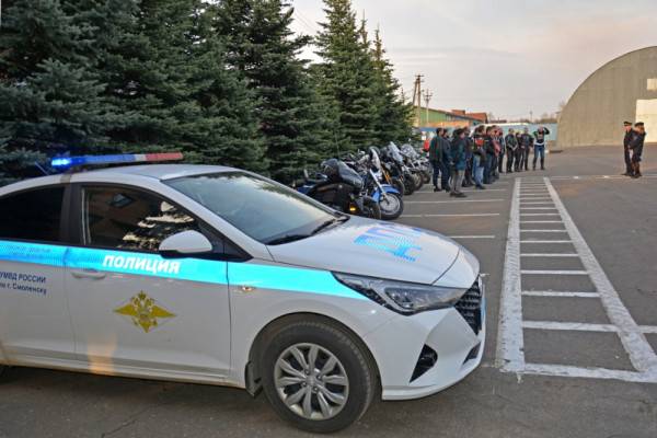 В Смоленске сотрудники ГИБДД встретились с представителями мотосообщества В Смоленске сотрудники ГИБДД встретились с представителями мотосообщества