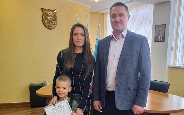 Вручены жилищные сертификаты молодым семьям!