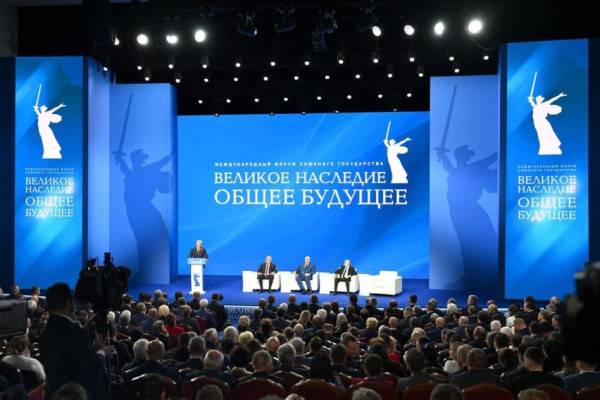 Лидеры России и Белоруссии обсудили историческую память на форуме в Волгограде