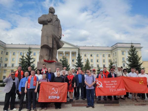 Смоленские коммунисты отметили день рождения Ленина