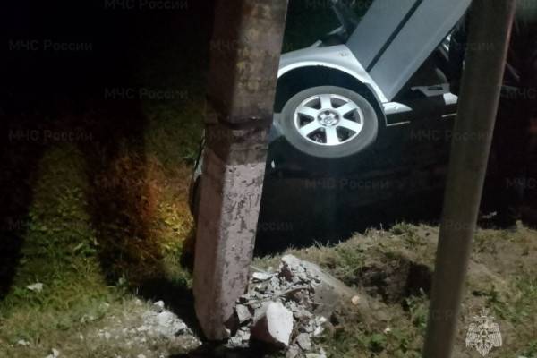 Ночью в Рославле автомобиль Volkswagen съехал в кювет