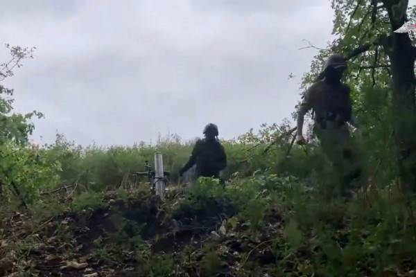 Российские бойцы обрушили на противника шквальный миномётный огонь
