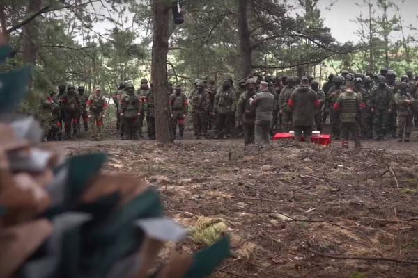 В зоне СВО наградили отличившихся военнослужащих Воздушно-десантных войск
