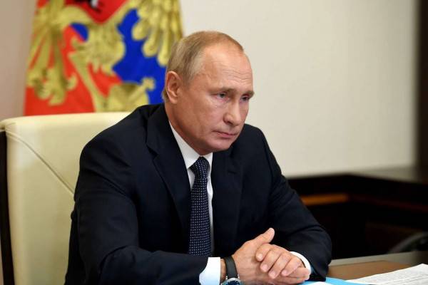 Глава города Смоленска Александр Новиков поздравил Владимира Путина с днём рождения Глава города Смоленска Александр Новиков поздравил Владимира Путина с днём рождения