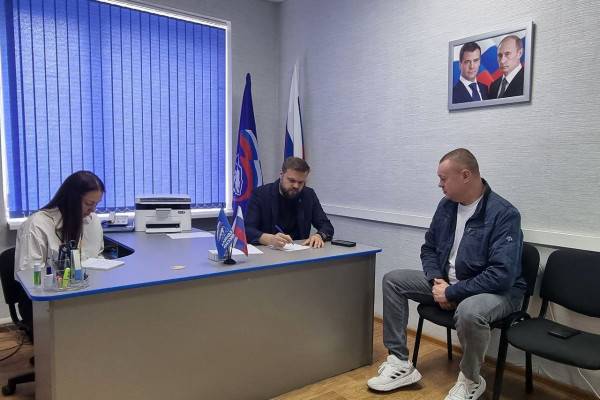 Депутат Госдумы Артём Туров провел встречи с жителями Вяземского района