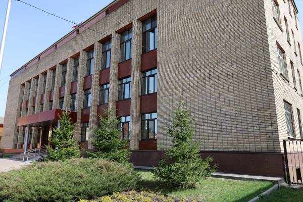 До 25 апреля в Администрации Рославльского района принимаются ходатайства о занесении работников на Доску Почета