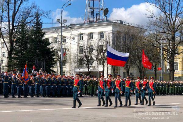 В Смоленске День Победы отметят военным парадом, салютом и фейерверком