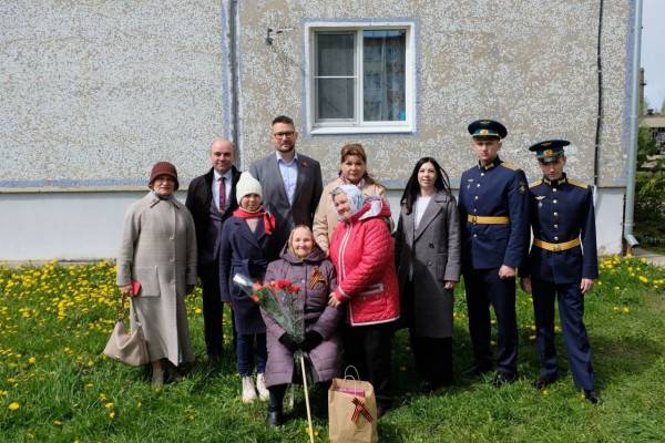 Сенаторы Руслан Смашнёв и Артём Малащенков посетили ветеранов в Смоленской области