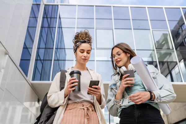 Наиболее активно цифровые сим-карты eSIM используют зумеры