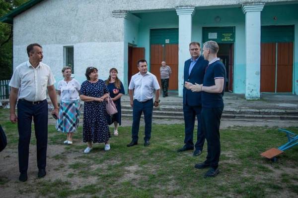 Василий Анохин рассказал о ходе ремонта Микуличского сельского ДК