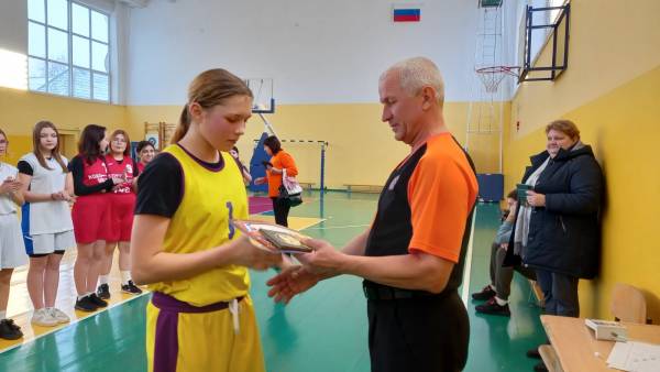 «Локобаскет - школьная лига»: поздравляем любителей баскетбола!