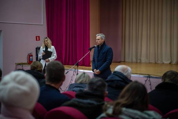 Губернатор Василий Анохин вручил ключи от новых квартир работникам сельхозпредприятия «Шуйское»