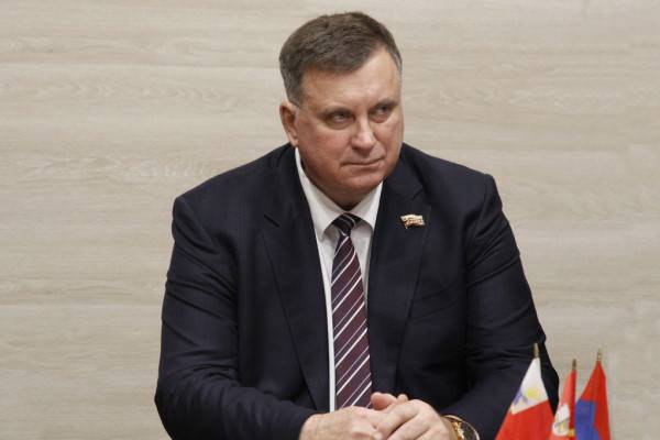 Анатолий Овсянкин поздравляет работников и ветеранов железнодорожной отрасли