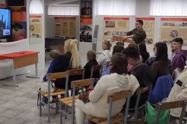 В День России в зоне СВО состоялся телемост между военными и их родными