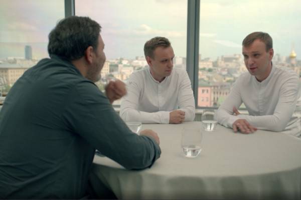 Едим не дома: Wink покажет новый документальный сериал Сергея Минаева «Рестораны Москвы»