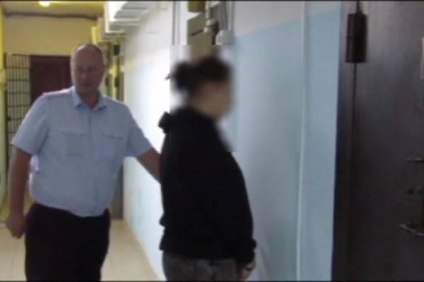 Смоленские полицейские задержали курьера мошеннической схемы «родственник попал в ДТП» Смоленские полицейские задержали курьера мошеннической схемы «родственник попал в ДТП»