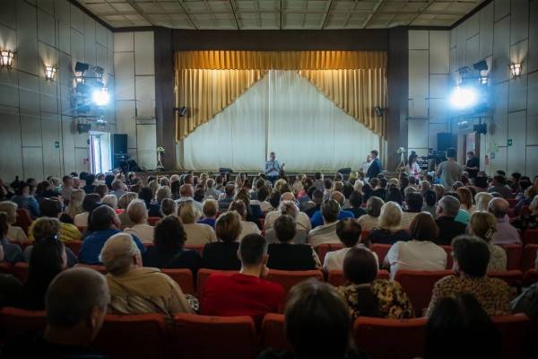 В Монастырщинском районе не позднее 1 ноября завершат ремонт моста через реку Вихра